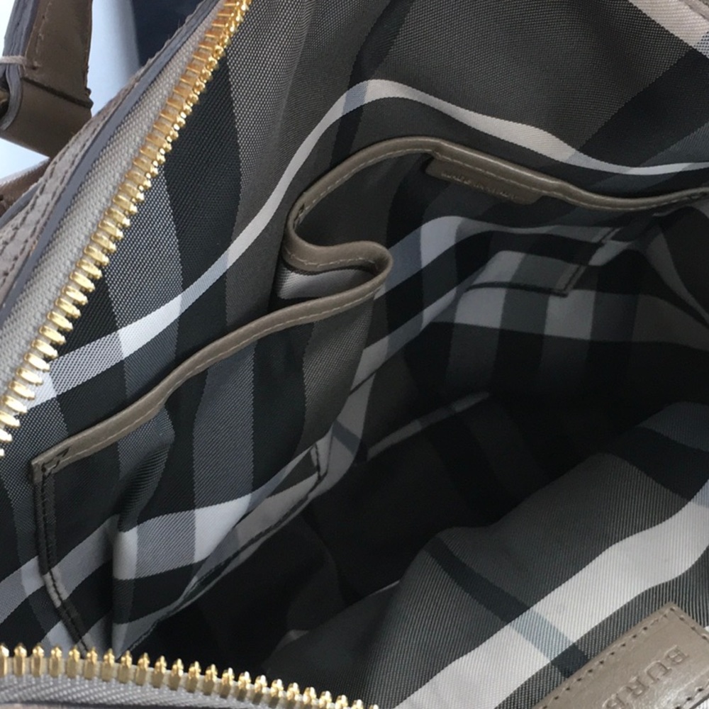 NWOT Gorgeous Burberry PurseTan Large for Travel - Picture 8 of 8